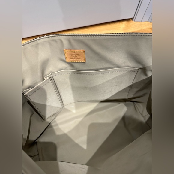 Louis Vuitton Damier Geant Messenger Bag - Picture 4 of 11